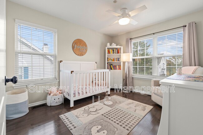 Building Photo - 221 Lookout Pl