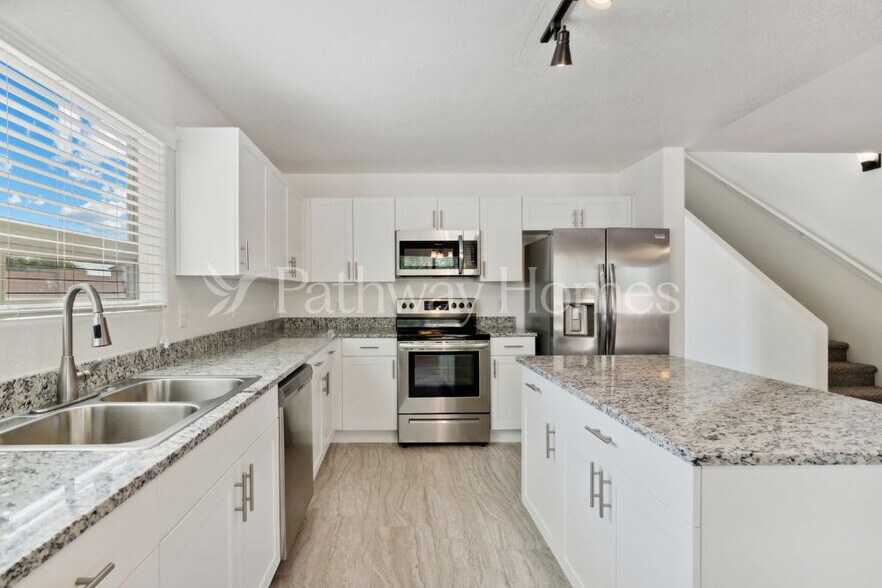 Building Photo - 4258 E Tanzanite Ln