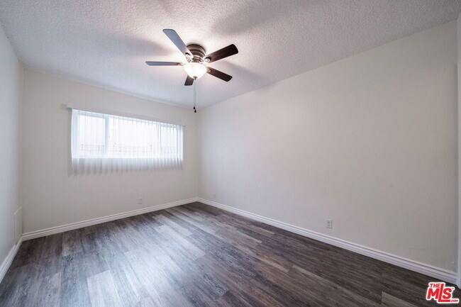 Building Photo - 13343 Victory Blvd