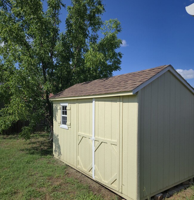 Building Photo - 5705 Seneca Dr