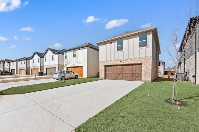 Building Photo - 2629 Tanager St