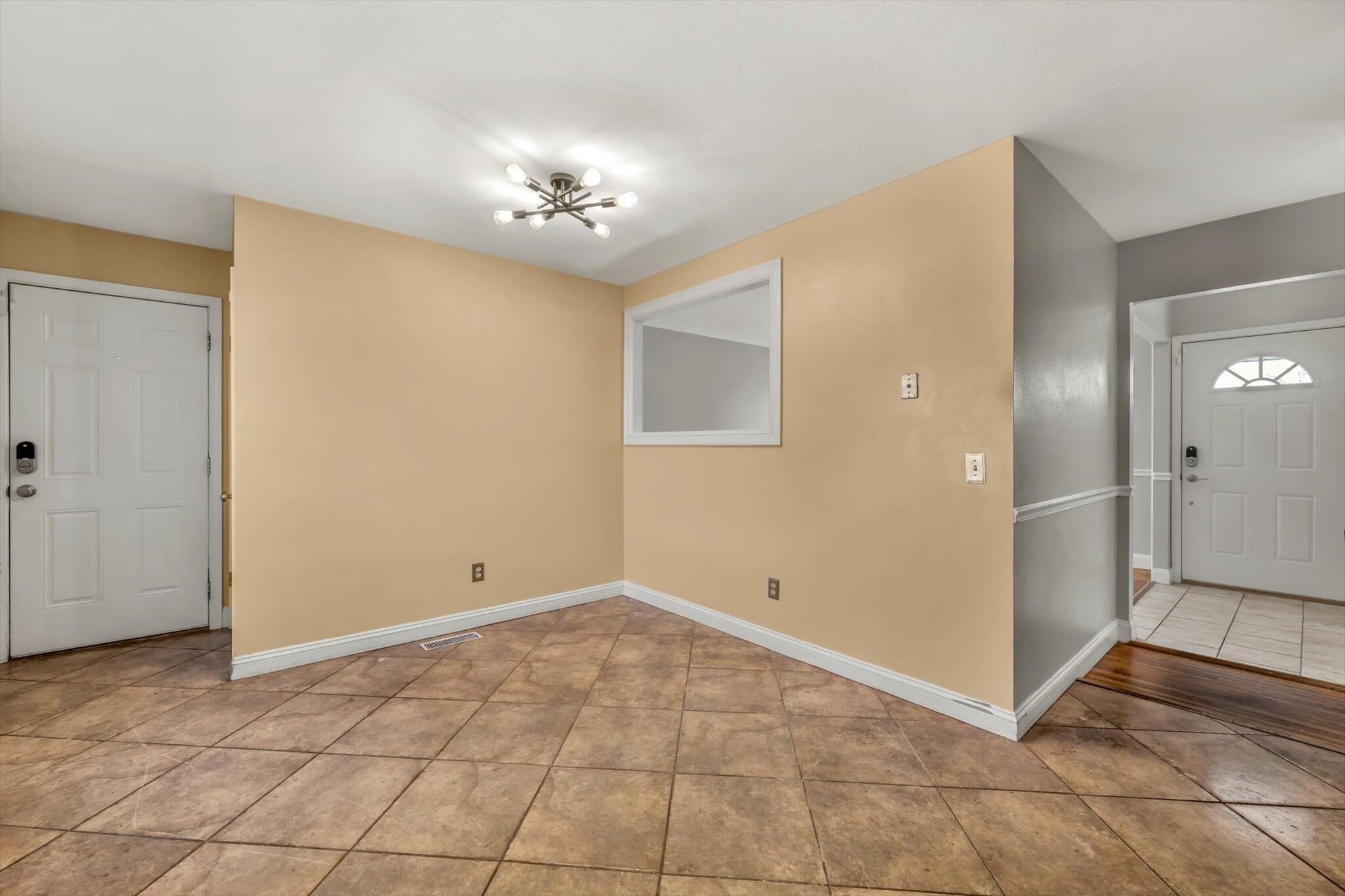 Building Photo - 1449 Coachway Ln