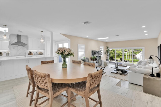 Building Photo - 17026 Bay St