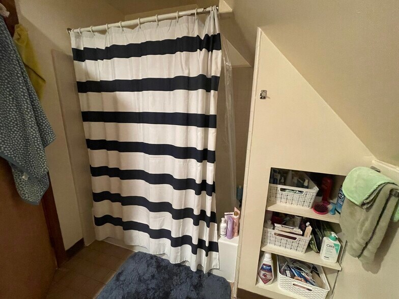 Building Photo - 315 Packard St