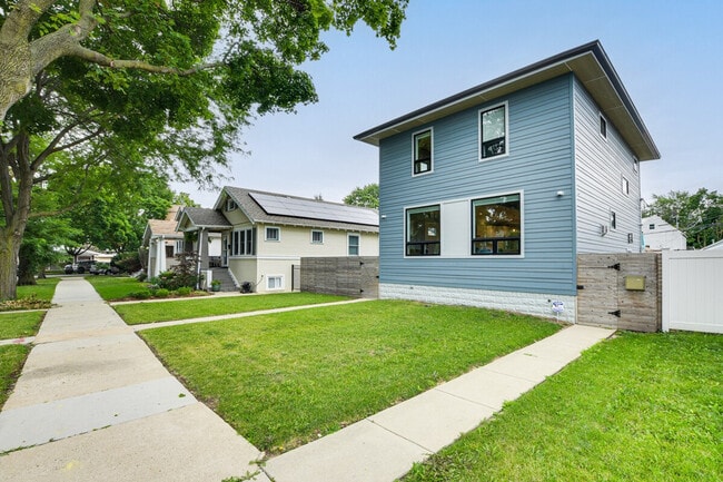 Building Photo - 4727 N Kiona Ave