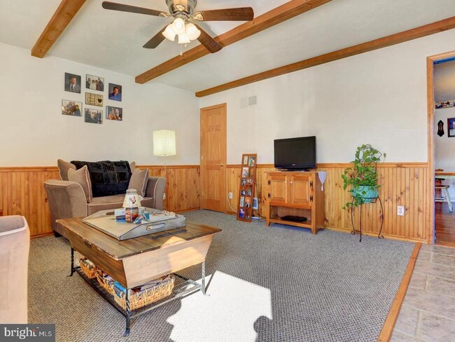 Building Photo - 16 Colonial Dr