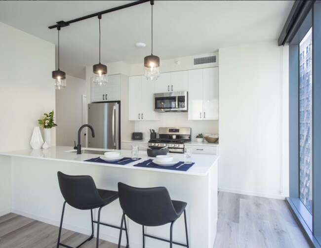 Building Photo - 8 E Randolph St