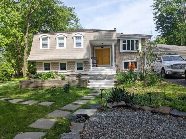 Building Photo - 26 Forest Hill Dr