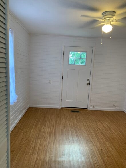 Living Room - 118 E Lakeshore Dr