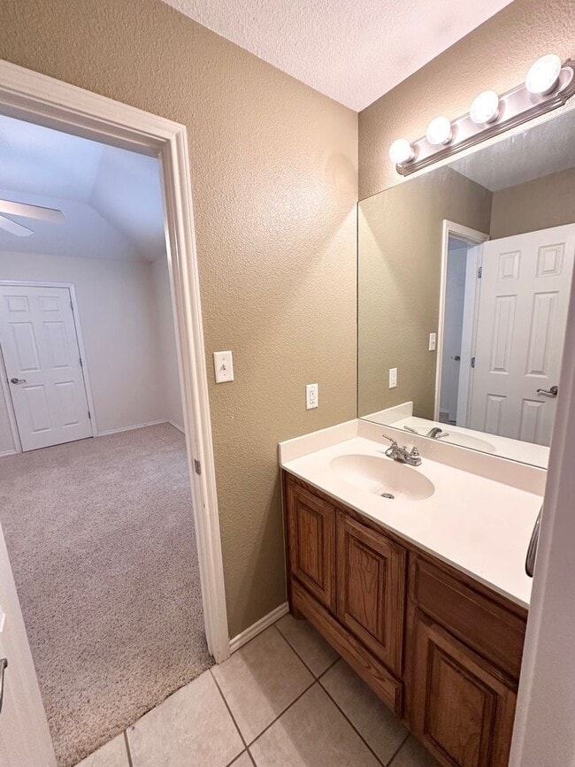 Building Photo - 4 Bed 3 Bath Ready to Rent ASAP!