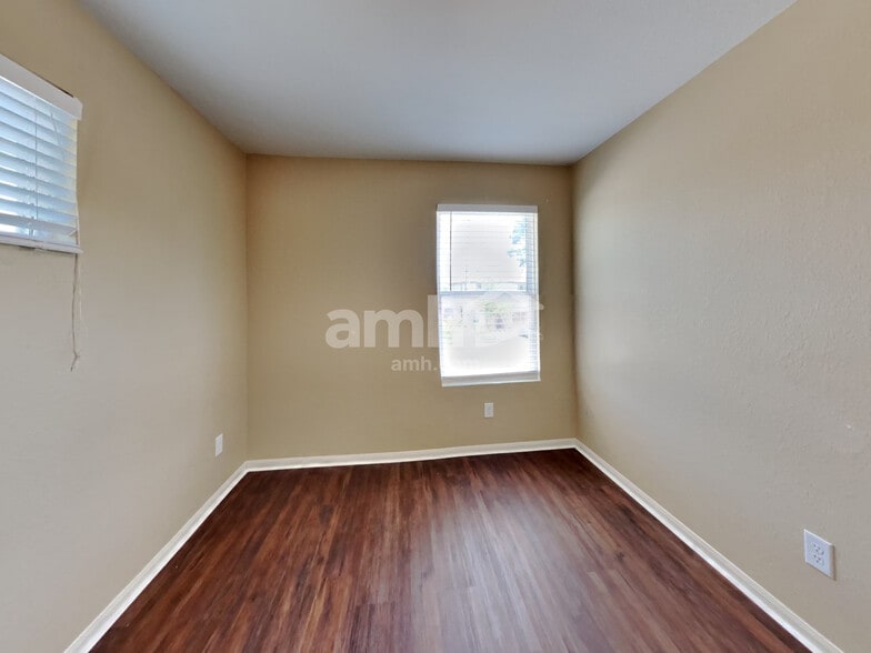 Building Photo - 9928 Grebe Dr