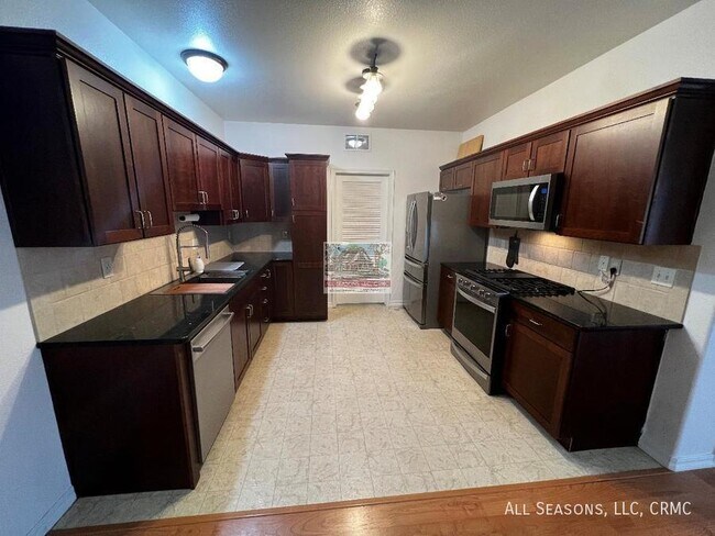 Building Photo - 1550 Little Bear Creek Point #102