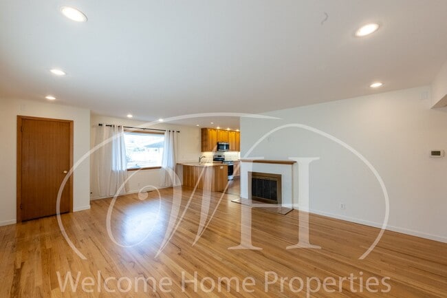 Building Photo - Spacious 5 Bedroom Home with Fenced Yard & Covered Parking