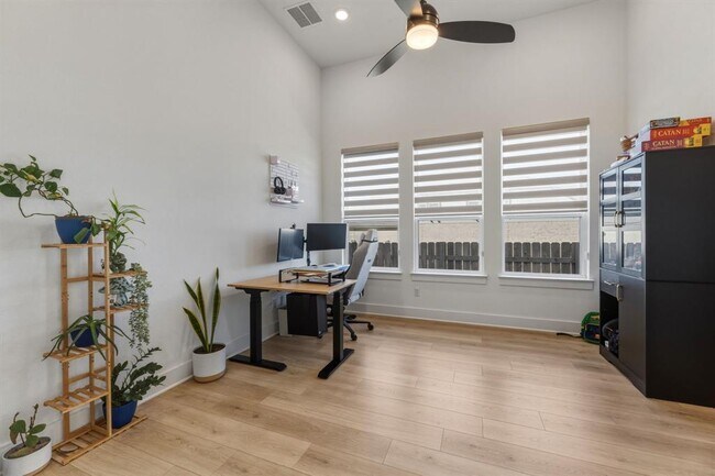 Building Photo - 2941 Delaware St