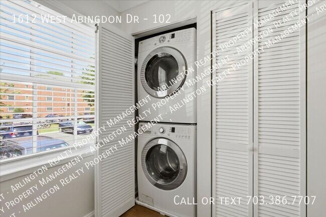 Building Photo - 1612 W Abingdon Dr