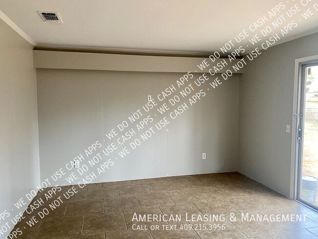 Building Photo - ** COMING SOON 12.15.24 ** 3-Bedroom, 2-Ba...