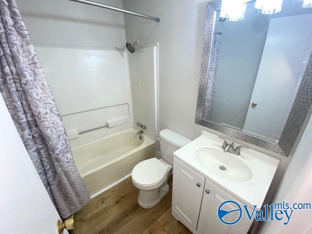 Building Photo - 706 Larry Dr