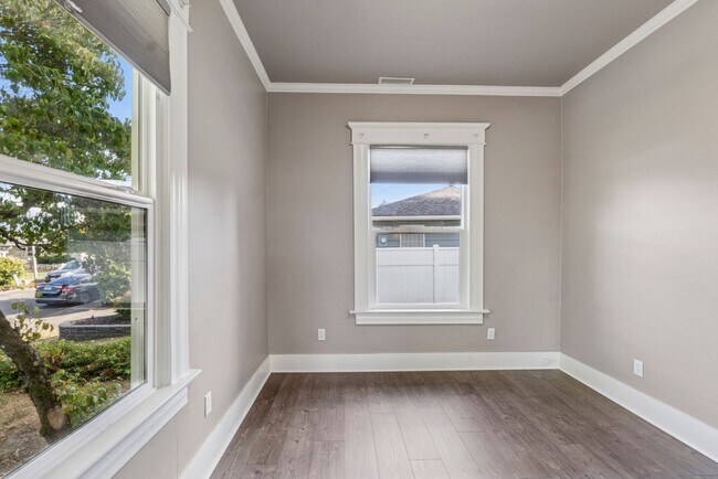 Building Photo - Updated 3-Bed Retreat on a Quiet Street – ...