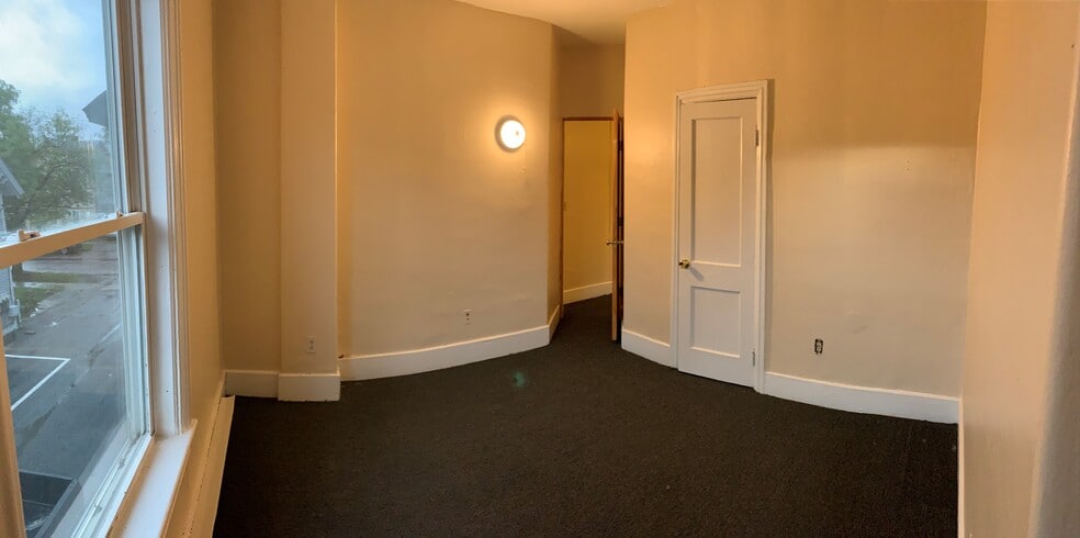 East bdrm - 24 Loomis St