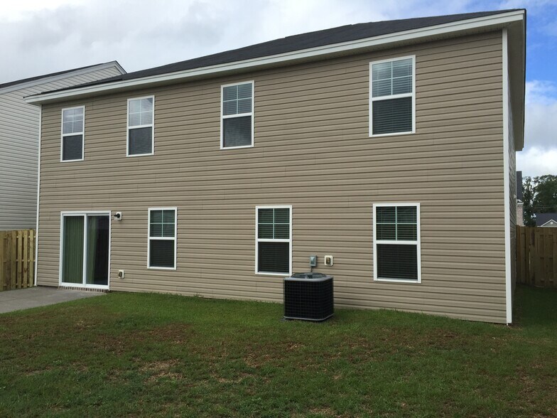 Building Photo - 17 Amber Dr