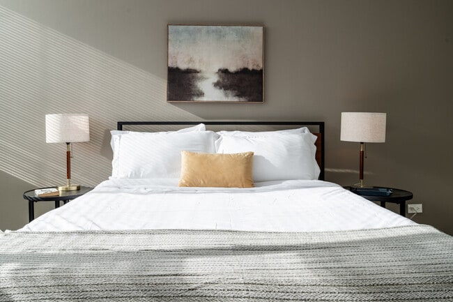 Building Photo - 901 S Ashland Ave