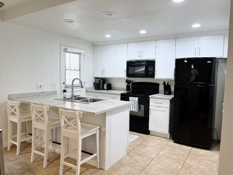 Building Photo - 1070 Grand Ave