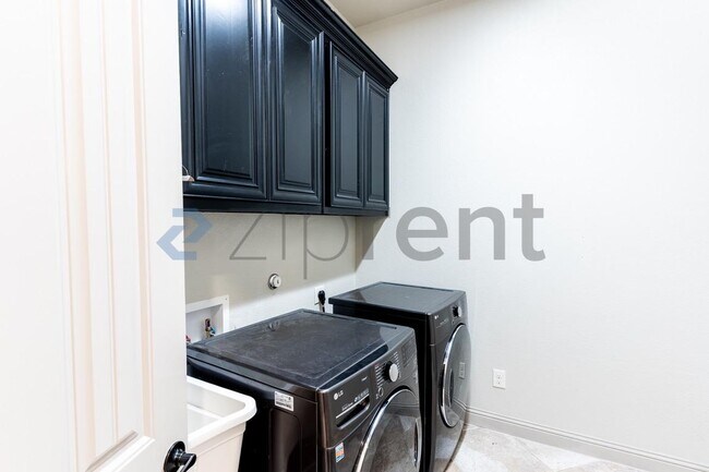 Building Photo - 300 Jack Ryan Ln