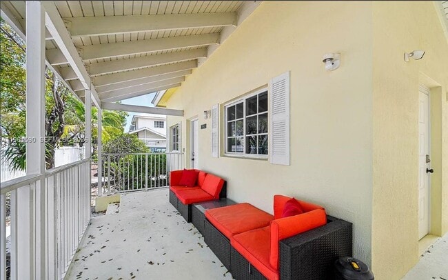 Building Photo - 380 NW 20th St