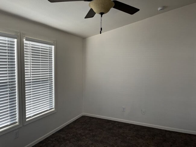 Building Photo - 5303 E Twain Ave