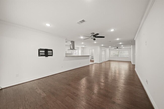Building Photo - 4427 Sarong Dr