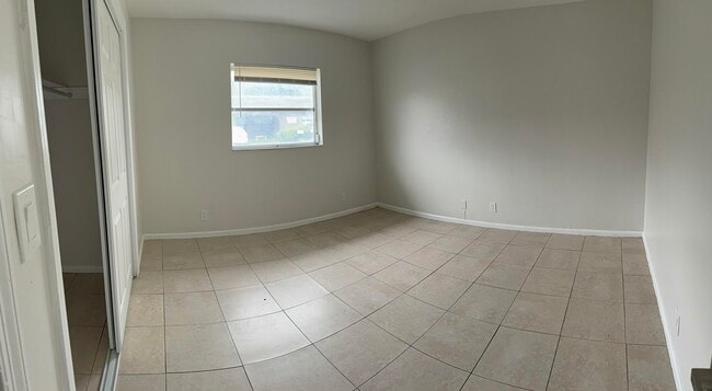 Building Photo - 7801 NW 70th Ct