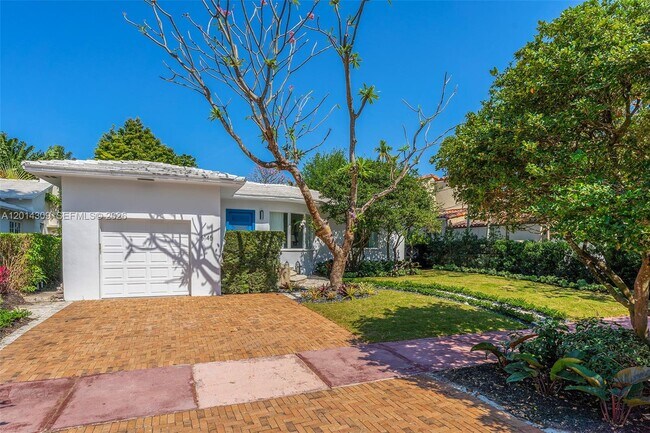 Building Photo - 6145 La Gorce Dr
