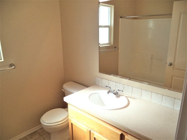 Building Photo - 879 S New Summer Ave