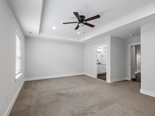 Building Photo - 3 Bed, 2.5 Bath - Lucky Penny End Unit