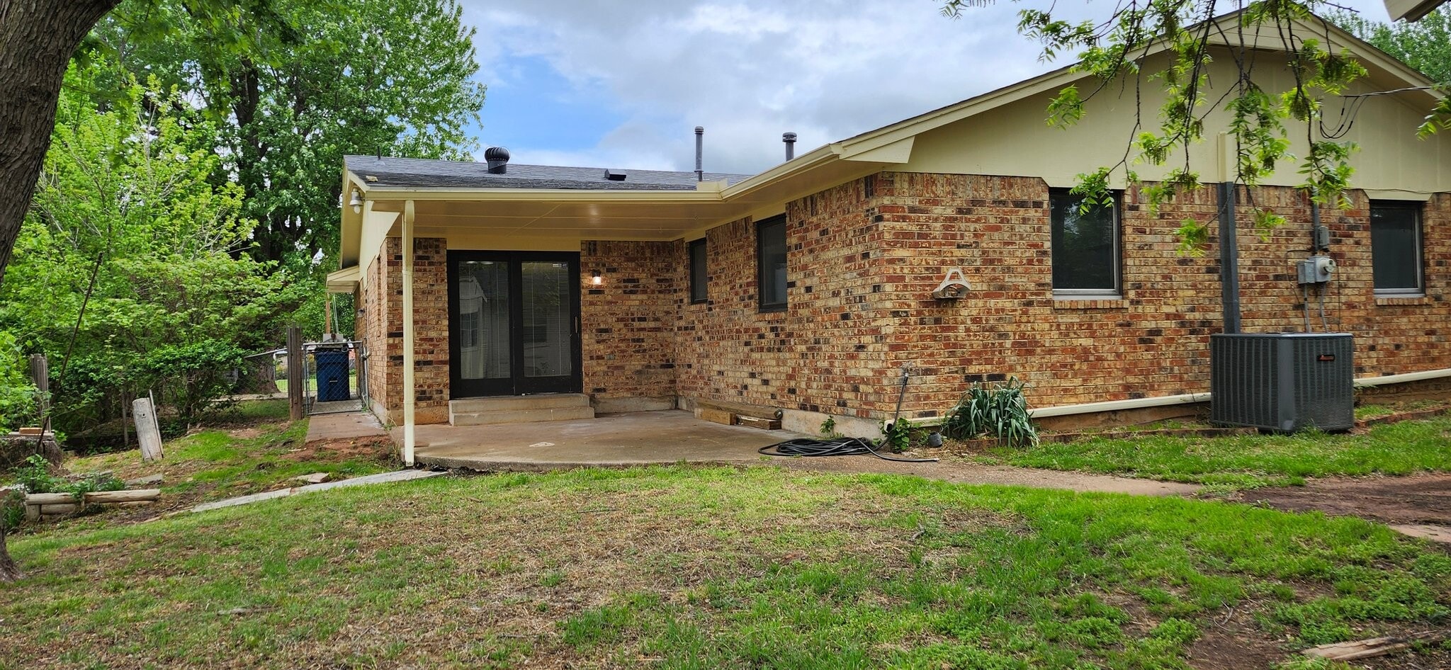 Building Photo - 3517 N Glenoaks Dr