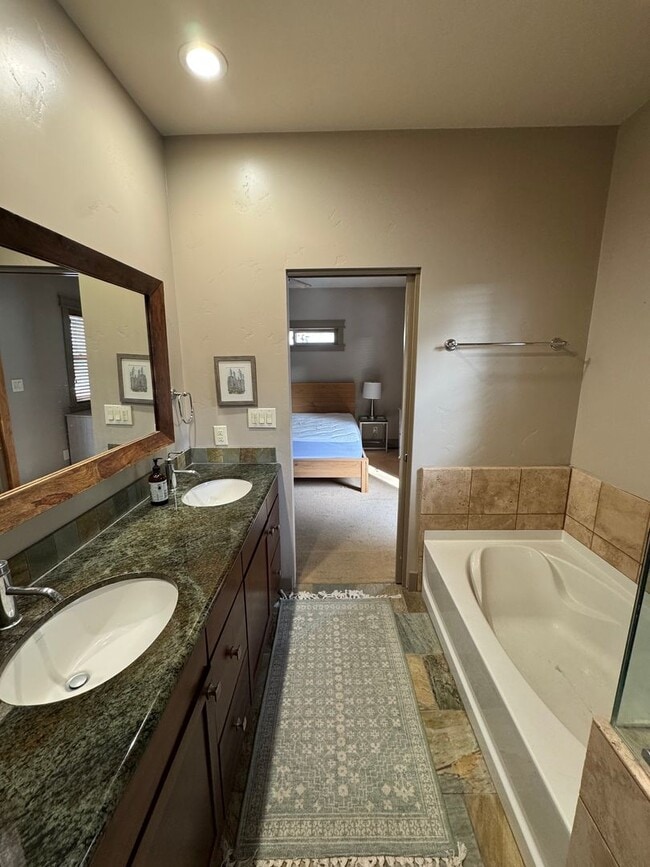 Building Photo - Fully Furnished Mountain Home with Private Deck