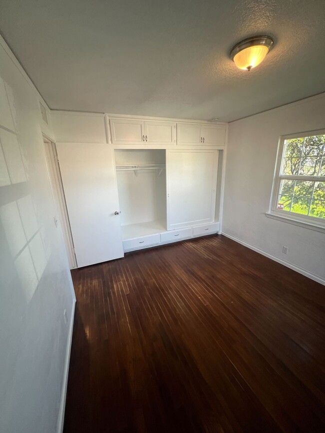 Building Photo - Spacious 2-Bedroom Home with Private Yard,...