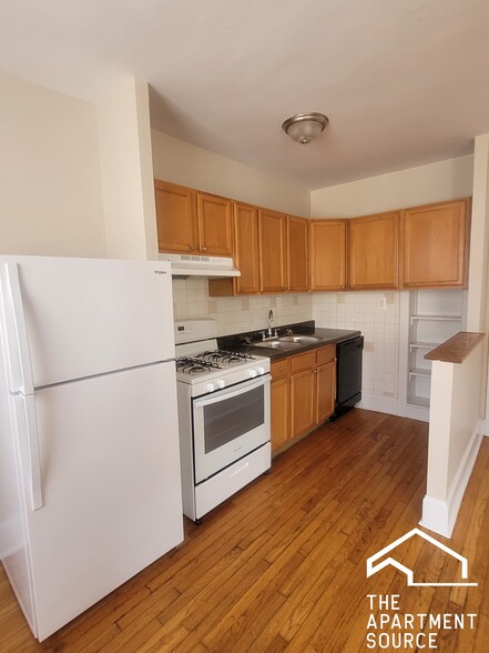 Building Photo - 1717 W North Shore Ave