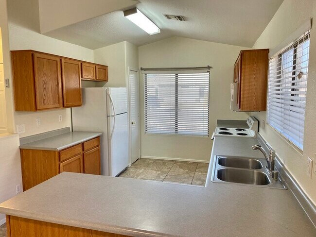 Building Photo - Fabulous 3-bedroom, 2-bathroom home For Rent in Avondale!!