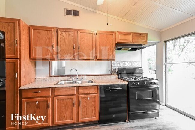 Building Photo - 3045 Kingsley Dr