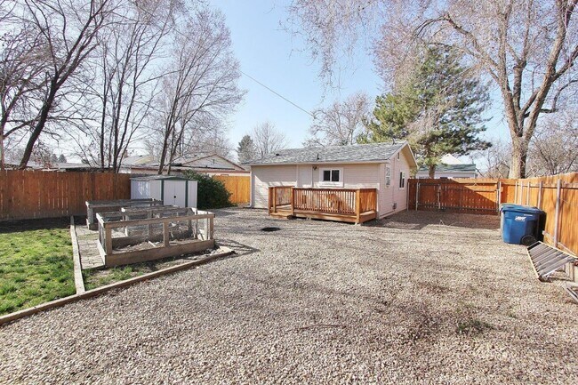 Building Photo - Charming Single-Level Home on the Bench