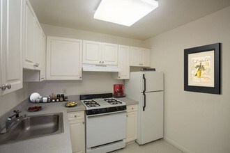 Building Photo - Vail Manor - 55+