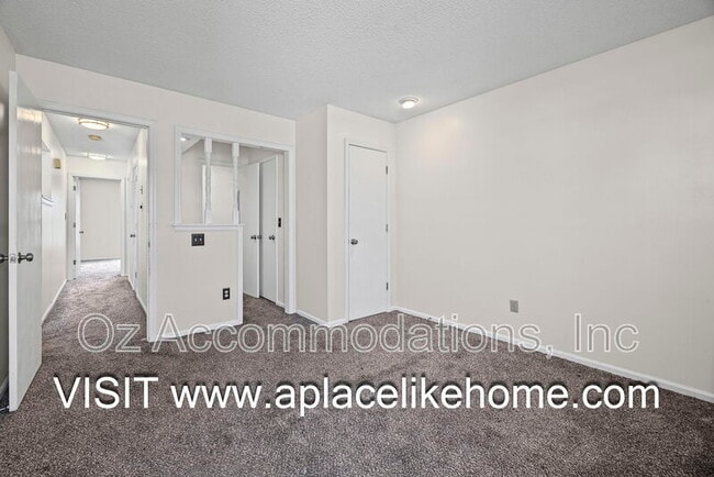 Building Photo - 530 SE Hampton St