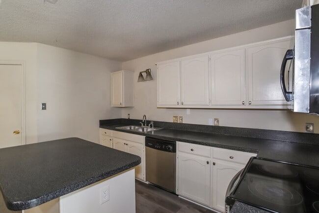 Building Photo - 58 Robins Nest Dr