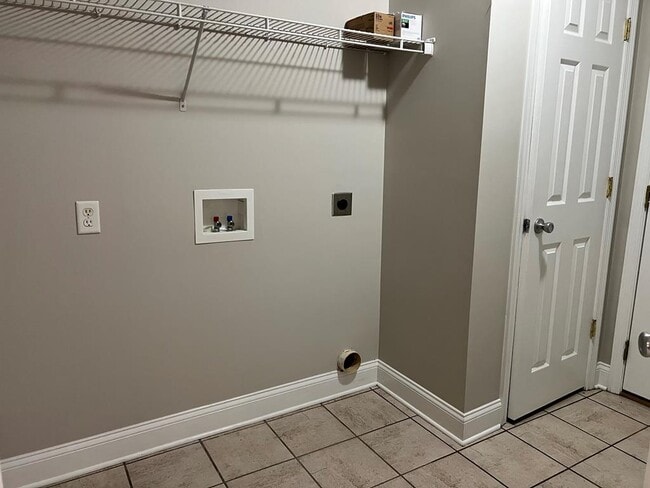 Building Photo - 112 Oakwood Ct
