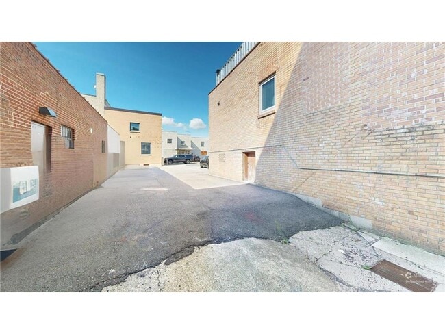 Building Photo - 316 Becker Ave SW