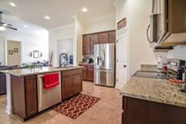 Building Photo - 1908 Chandler Ave