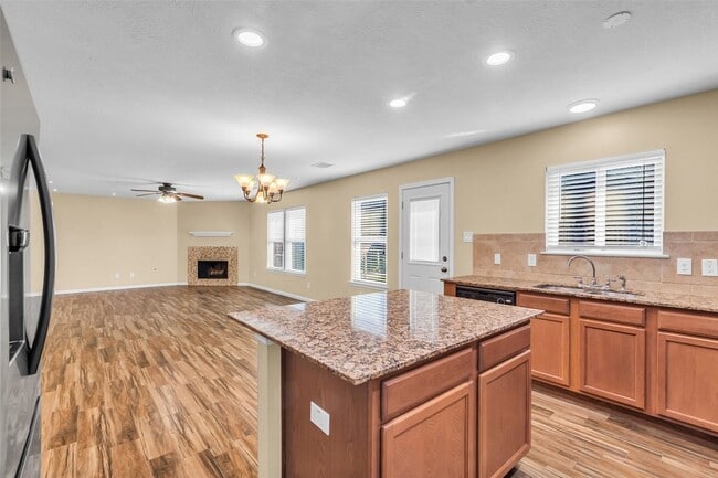 Building Photo - 1608 Pointe Leone