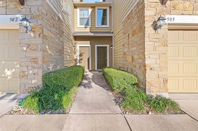 Building Photo - 1620 Bryant Dr