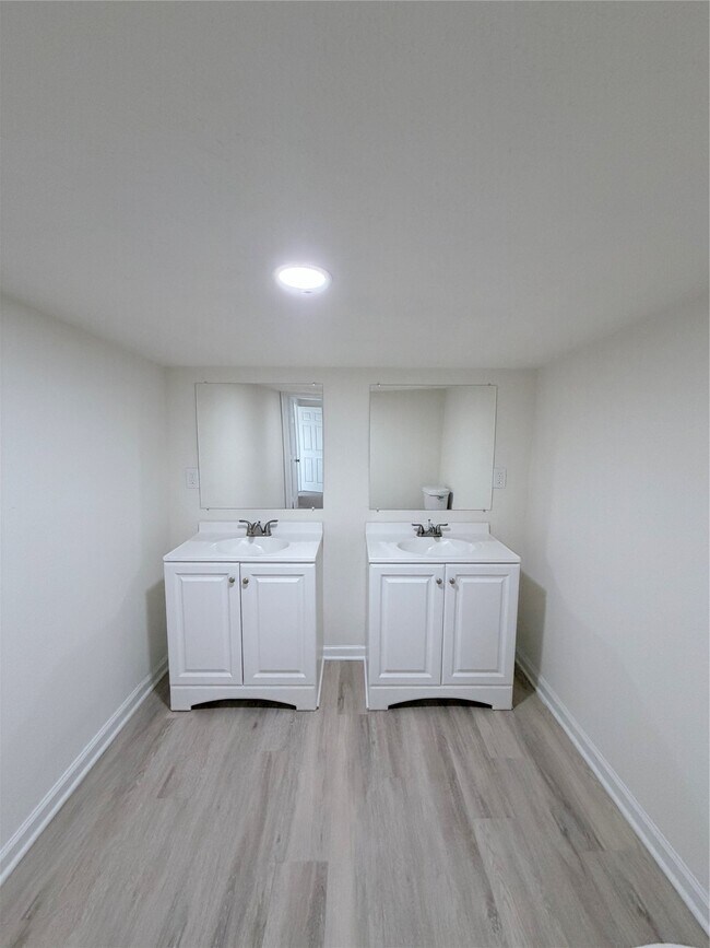 Building Photo - 1112 3rd St